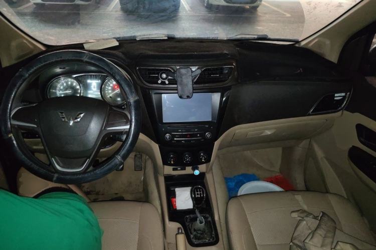 Used Wuling Hongguang 2015 1.5L S1 Comfort China V Standard Center Console