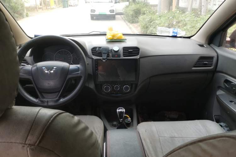 Used Wuling Hongguang 2015 1.2L S Base Model China V Standard Center Console