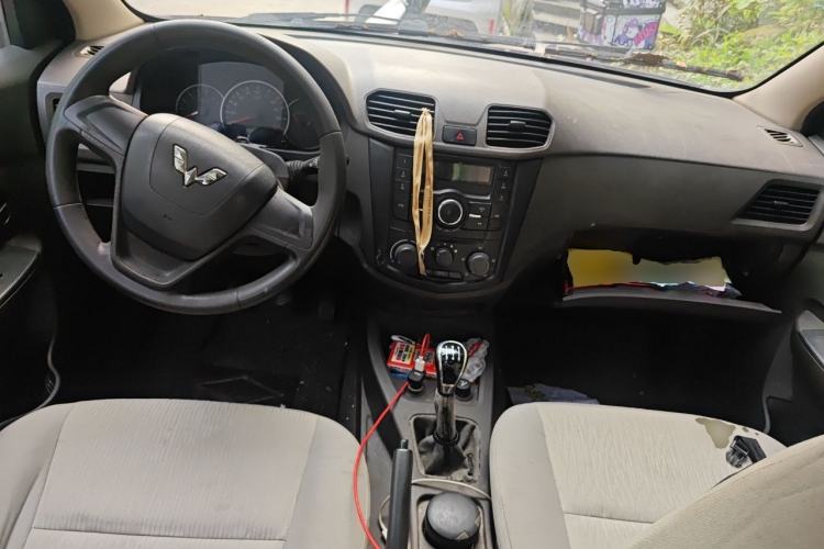Used Wuling Hongguang 2015 1.5L S Base Model China IV Center Console