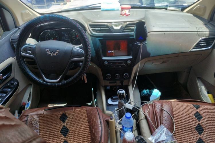 Used Wuling Hongguang 2015 1.5L S1 Luxury National Emission Standard V Center Console