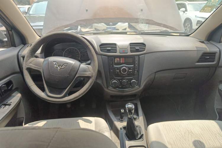 Used Wuling Hongguang 2015 1.5L S Basic Version China V Standard Center Console