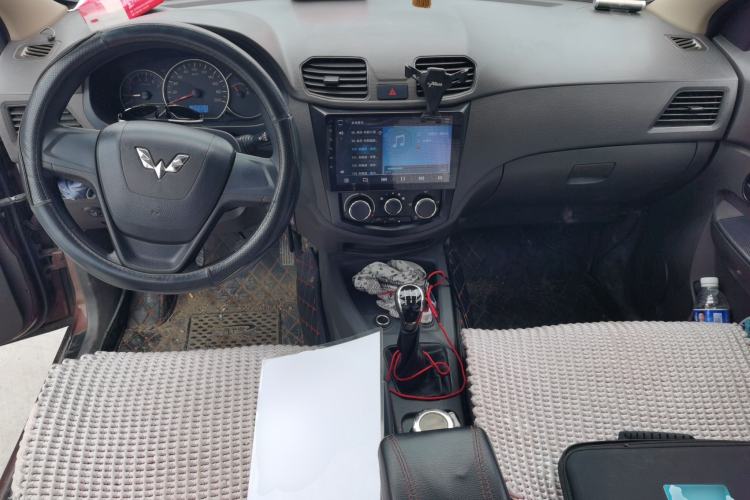 Used Wuling Hongguang 2015 1.5L S1 Standard China V-Emission Standards Center Console
