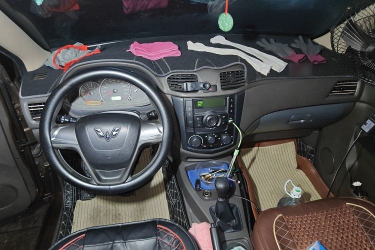 Used Wuling Hongguang 2015 1.5L S Basic Version China V Standard Center Console