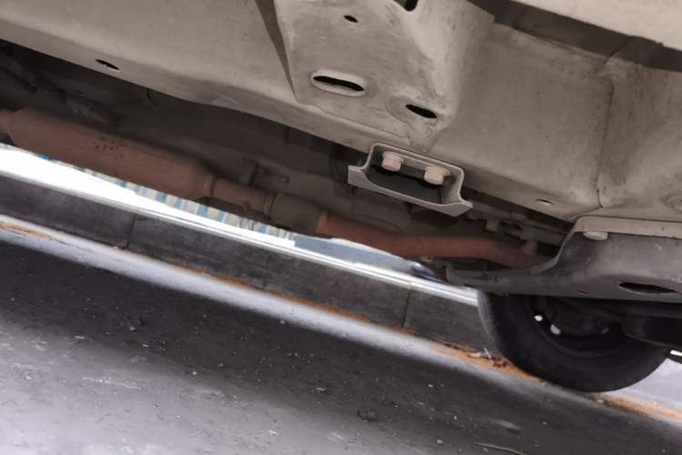 Used Wuling Hongguang 2015 1.5L S Basic Version China V Standard Chassis Front Right