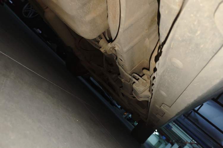 Used Wuling Hongguang 2015 1.5L S1 Standard China V-Emission Standards Chassis Rear Right