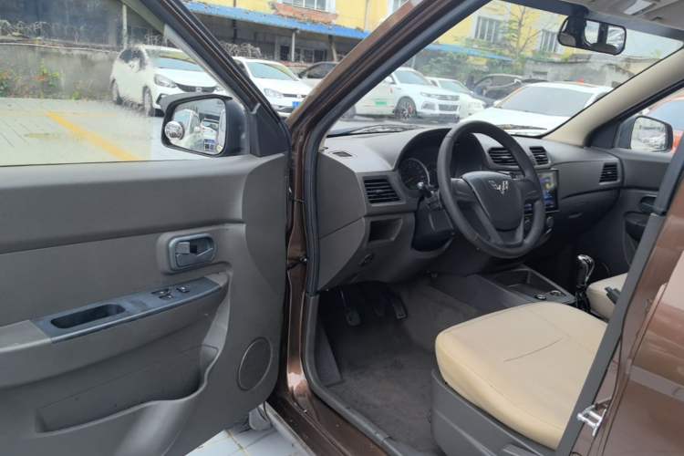 Used Wuling Hongguang 2015 1.5L S Base Model China IV Driver Seat