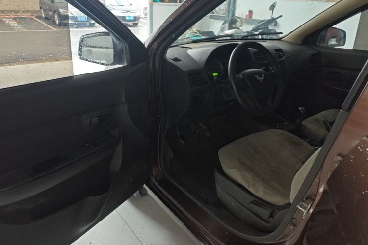 Used Wuling Hongguang 2015 1.2L S Base Model China V Standard Driver Seat