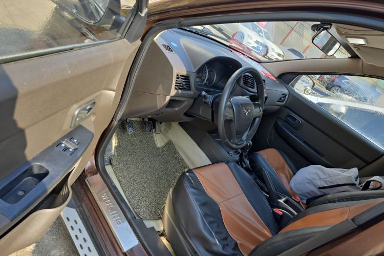 Used Wuling Hongguang 2015 1.2L S Base Model China V Standard Driver Seat