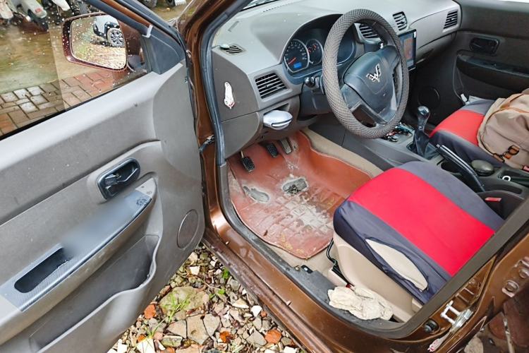 Used Wuling Hongguang 2015 1.5L S Base Model China IV Driver Seat