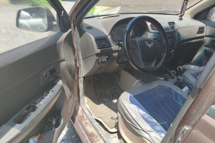 Used Wuling Hongguang 2015 1.5L S Basic Version China V Standard Driver Seat