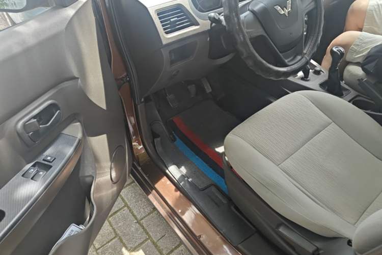 Used Wuling Hongguang 2015 1.2L S Base Model China V Standard Driver Seat