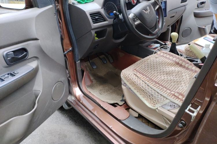 Used Wuling Hongguang 2015 1.5L S Basic Version China V Standard Driver Seat