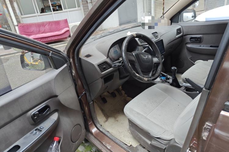 Used Wuling Hongguang 2015 1.5L S Basic Version China V Standard Driver Seat