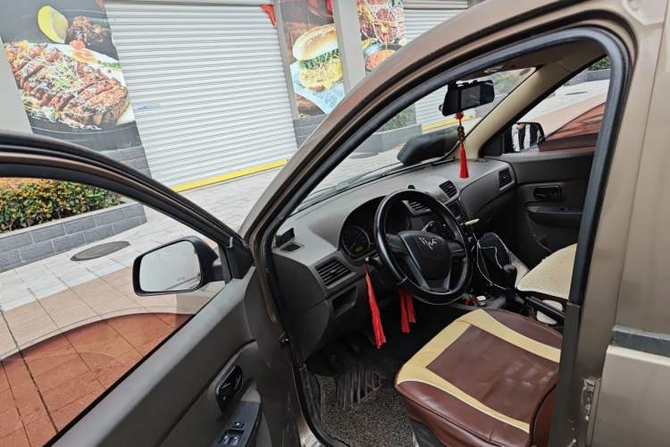 Used Wuling Hongguang 2015 1.2L S Base Model China V Standard Driver Seat