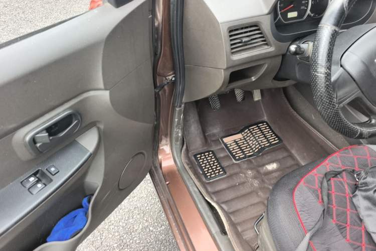 Used Wuling Hongguang 2015 1.5L S Base Model China IV Driver Seat