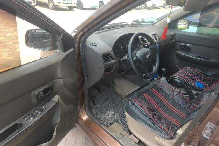 Used Wuling Hongguang 2015 1.5L S Basic Version China V Standard Driver Seat