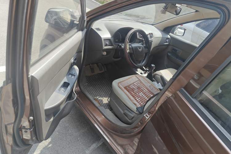 Used Wuling Hongguang 2015 1.5L S Basic Version China V Standard Driver Seat