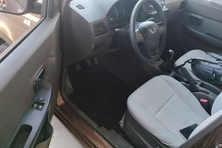 Used Wuling Hongguang 2015 1.5L S Basic Version China V Standard Driver Seat