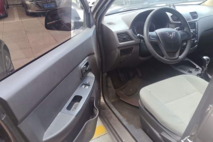 Used Wuling Hongguang 2015 1.2L S Base Model China V Standard Driver Seat