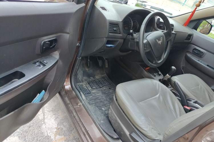 Used Wuling Hongguang 2015 1.2L S Base Model China V Standard Driver Seat