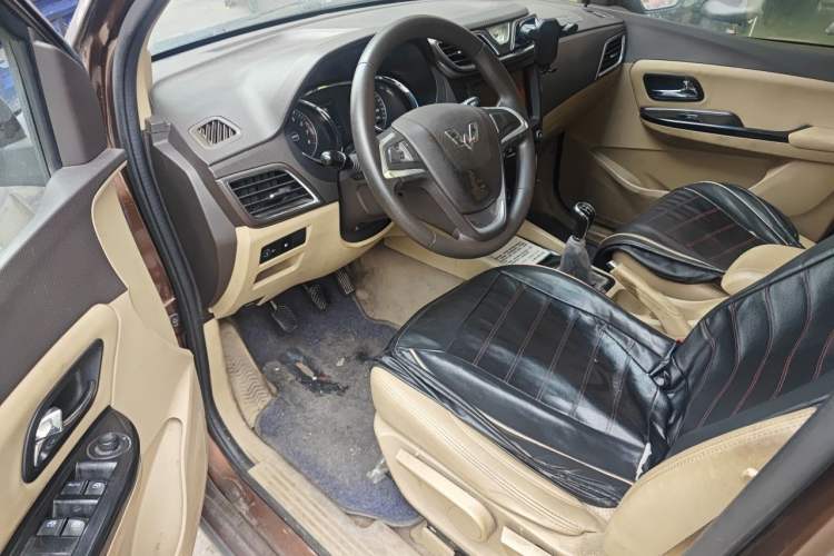 Used Wuling Hongguang 2015 1.5L S1 Luxury National Emission Standard V Driver Seat