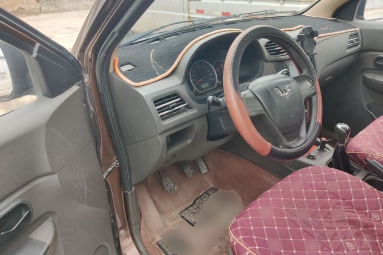 Used Wuling Hongguang 2015 1.5L S Basic Version China V Standard Driver Seat