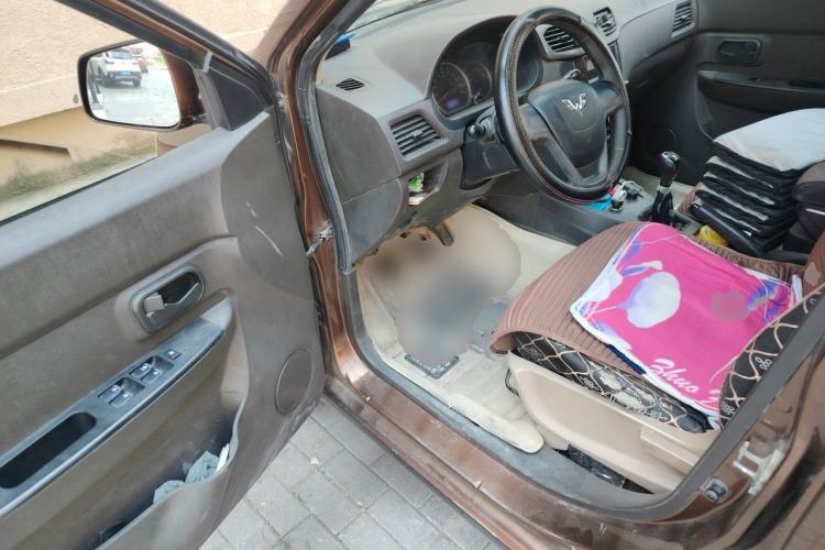 Used Wuling Hongguang 2015 1.5L S Basic Version China V Standard Driver Seat