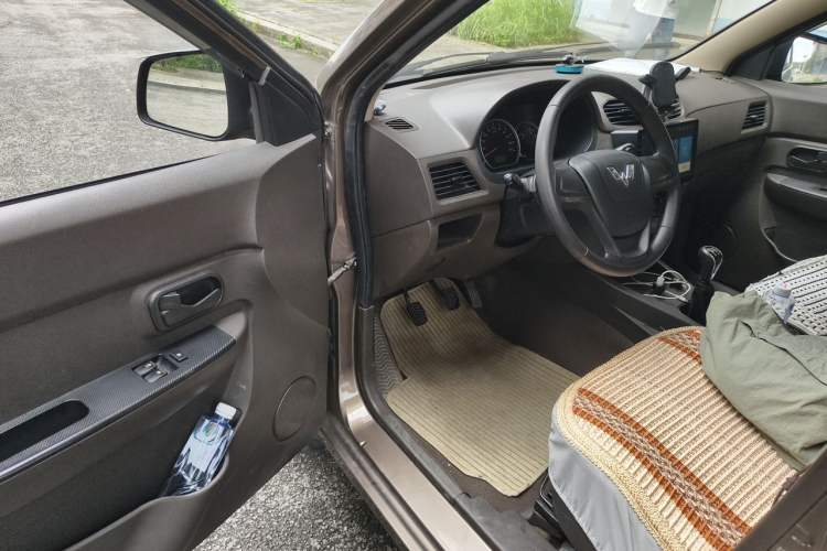 Used Wuling Hongguang 2015 1.2L S Base Model China IV Driver Seat