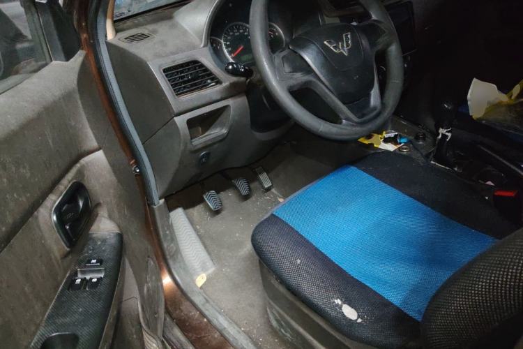 Used Wuling Hongguang 2015 1.5L S Base Model China IV Driver Seat