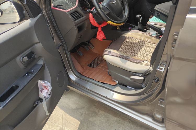 Used Wuling Hongguang 2015 1.5L S Basic Version China V Standard Driver Seat