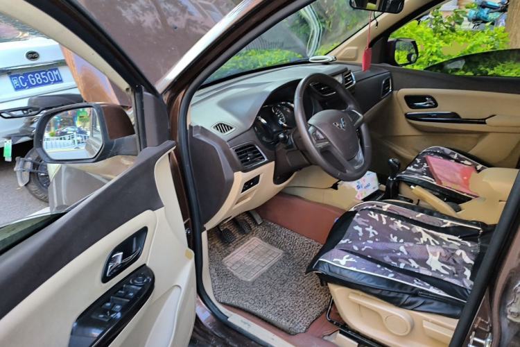 Used Wuling Hongguang 2015 1.5L S1 Luxury National Emission Standard V Driver Seat