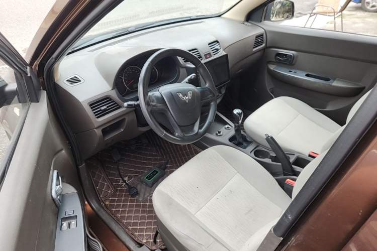 Used Wuling Hongguang 2015 1.5L S Base Model China IV Driver Seat