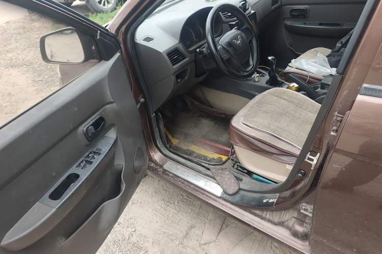 Used Wuling Hongguang 2015 1.5L S Basic Version China V Standard Driver Seat