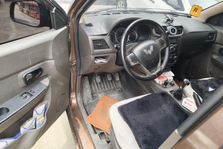 Used Wuling Hongguang 2015 1.2L S Base Model China V Standard Driver Seat