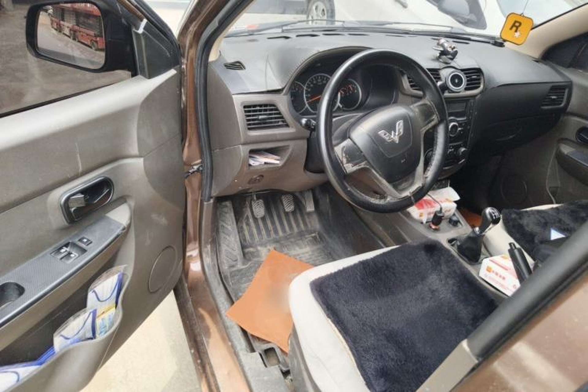 Used Wuling Hongguang 2015 1.2L S Base Model China V Standard Driver Seat