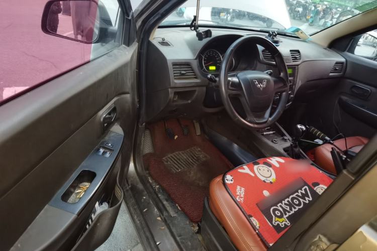 Used Wuling Hongguang 2015 1.2L S Base Model China V Standard Driver Seat