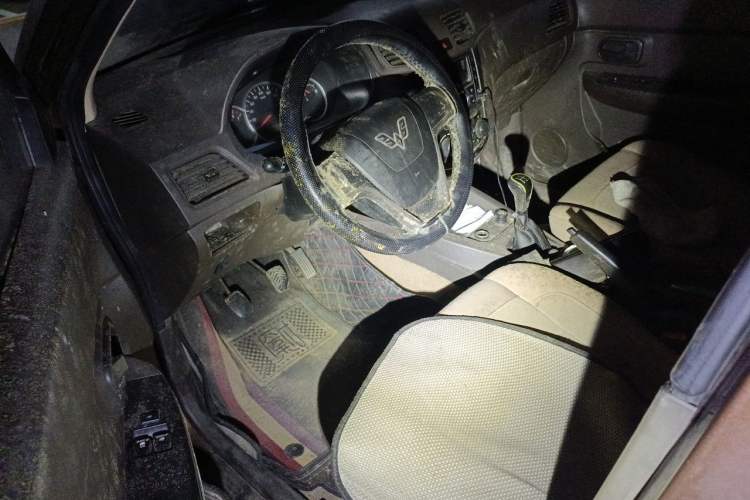 Used Wuling Hongguang 2015 1.2L S Base Model China V Standard Driver Seat