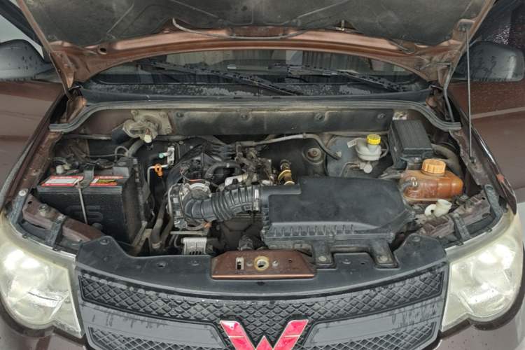 Used Wuling Hongguang 2015 1.2L S Base Model China V Standard Engine Bay