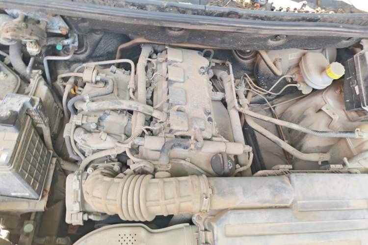 Used Wuling Hongguang 2015 1.5L S Basic Version China V Standard Engine Bay