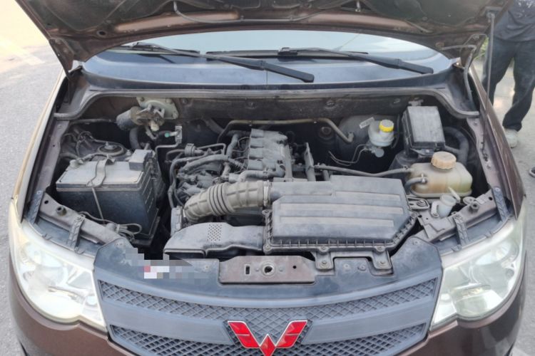 Used Wuling Hongguang 2015 1.5L S Basic Version China V Standard Engine Bay