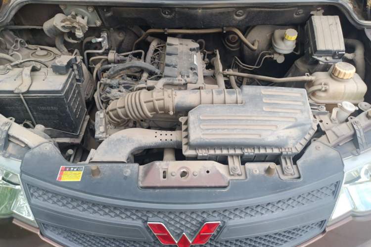 Used Wuling Hongguang 2015 1.5L S Basic Version China V Standard Engine Bay