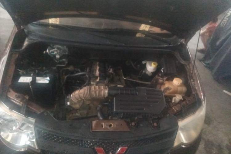 Used Wuling Hongguang 2015 1.5L S Basic Version China V Standard Engine Bay