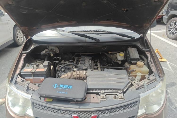 Used Wuling Hongguang 2015 1.5L S Basic Version China V Standard Engine Bay