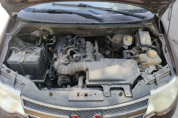 Used Wuling Hongguang 2015 1.2L S Base Model China V Standard Engine Bay