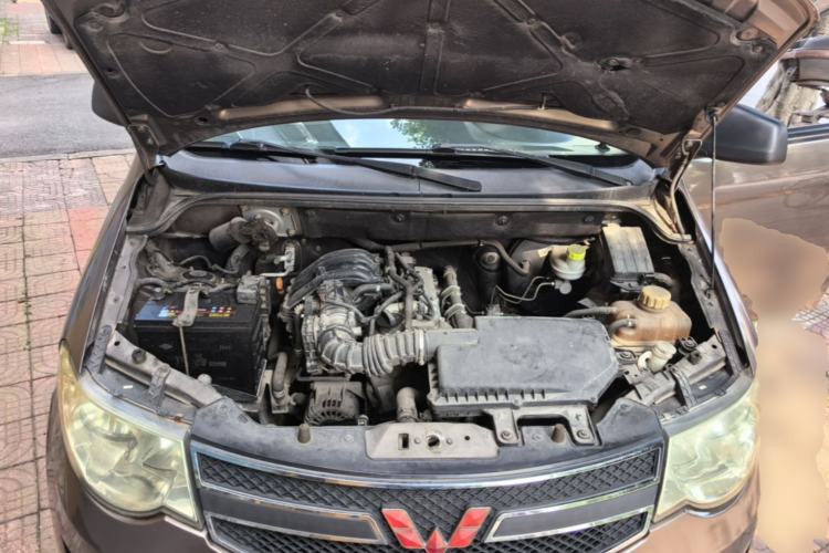 Used Wuling Hongguang 2015 1.2L S Base Model China V Standard Engine Bay
