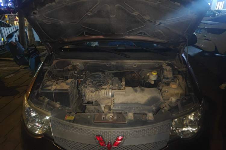 Used Wuling Hongguang 2015 1.2L S Base Model China V Standard Engine Bay
