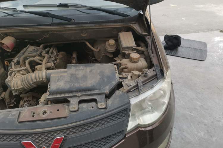 Used Wuling Hongguang 2015 1.2L S Base Model China IV Engine Bay Left