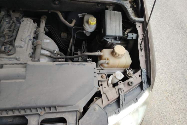Used Wuling Hongguang 2015 1.2L S Base Model China V Standard Engine Bay Left
