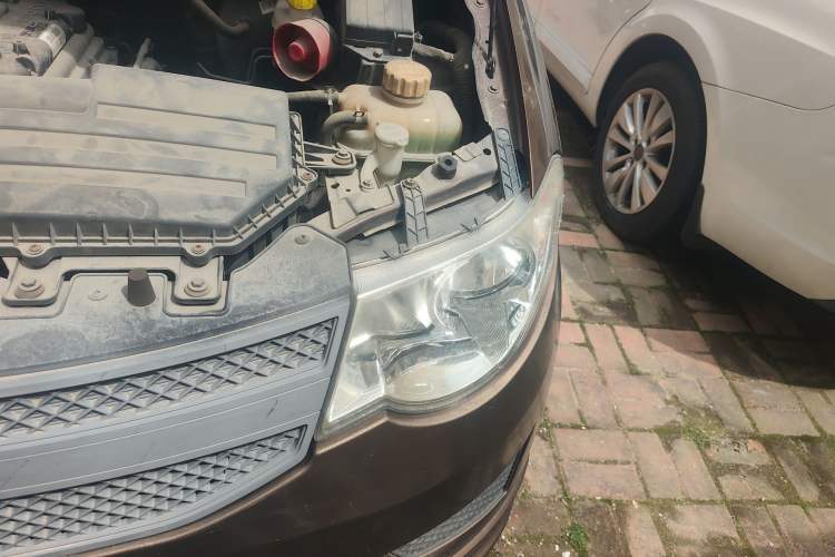 Used Wuling Hongguang 2015 1.5L S Basic Version China V Standard Engine Bay Left