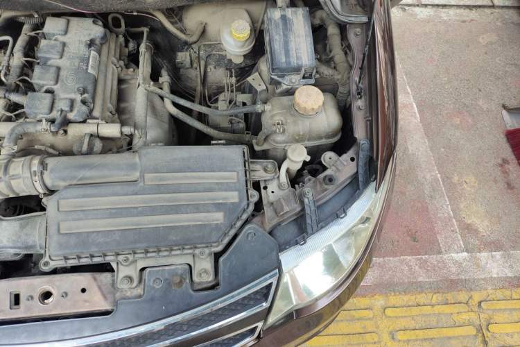 Used Wuling Hongguang 2015 1.5L S Base Model China IV Engine Bay Left